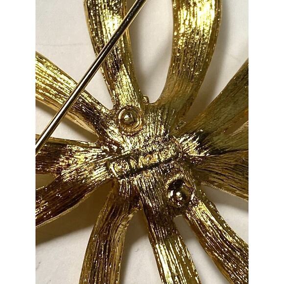 MONET Brooch Bow Ribbons Gold Tone Pin Vintage Signed - Picture 6 of 7